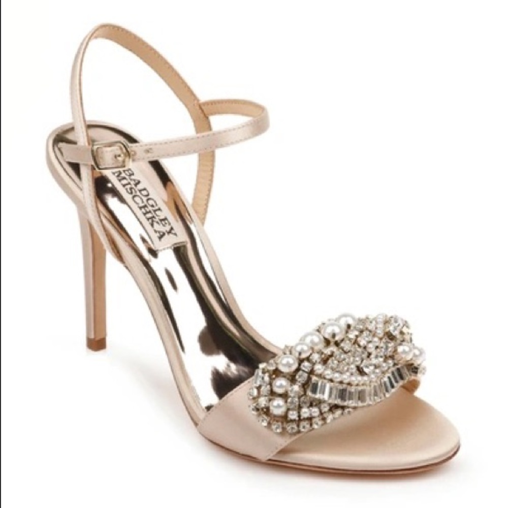 Badgley Mischka Odelia Nude Satin Pumps embellished. Size 9